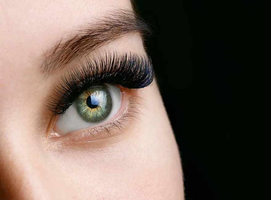 Jakie kępki rzęs wybrać, by uzyskać naturalny i piękny efekt?