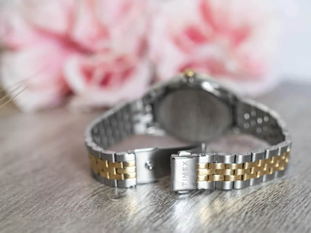 Zegarek damski Timex TW2P88600 - elegancja i funkcjonalność w jednym