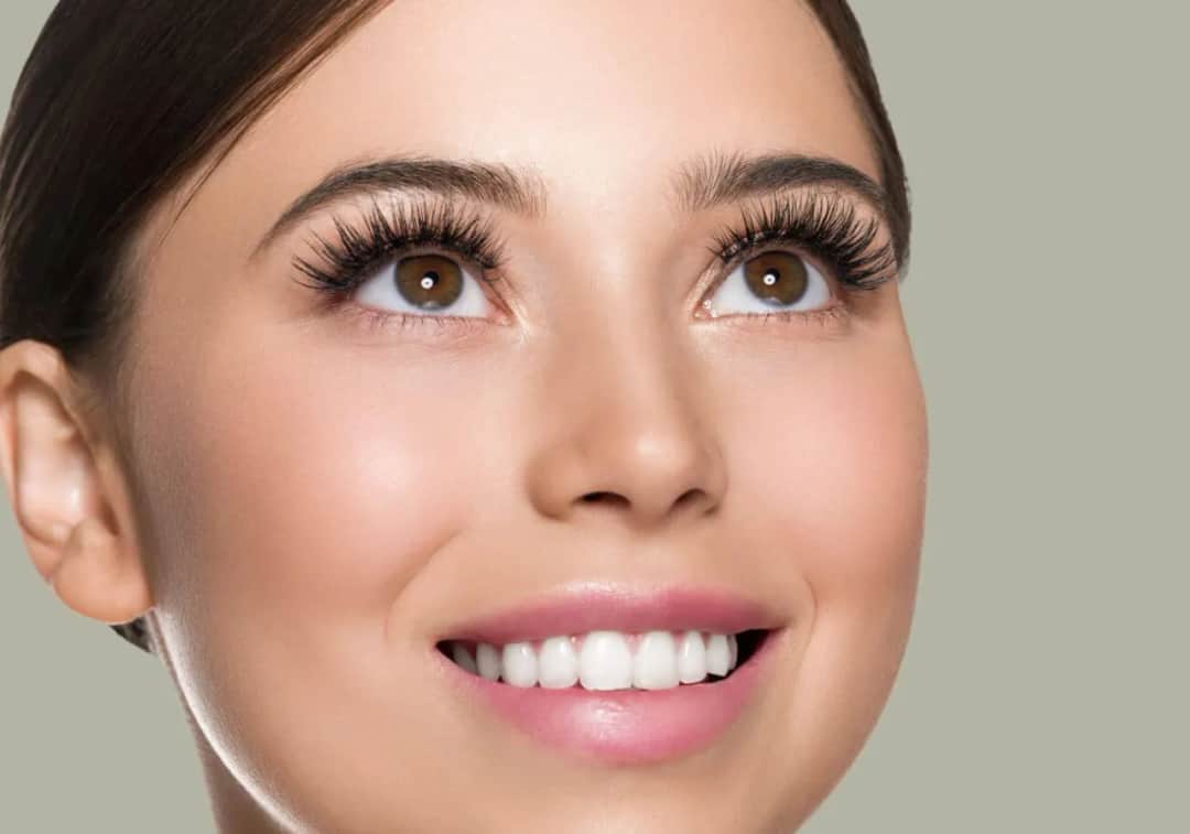 Jak długo trzymają się kępki rzęs? Sprawdź, co wpływa na ich trwałość