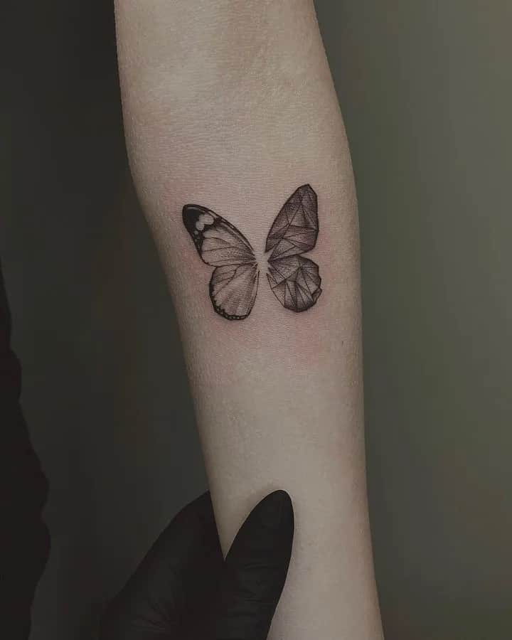 Motyl znaczenie tatuażu – symbolika, emocje i inspiracje dla Twojego wzoru
