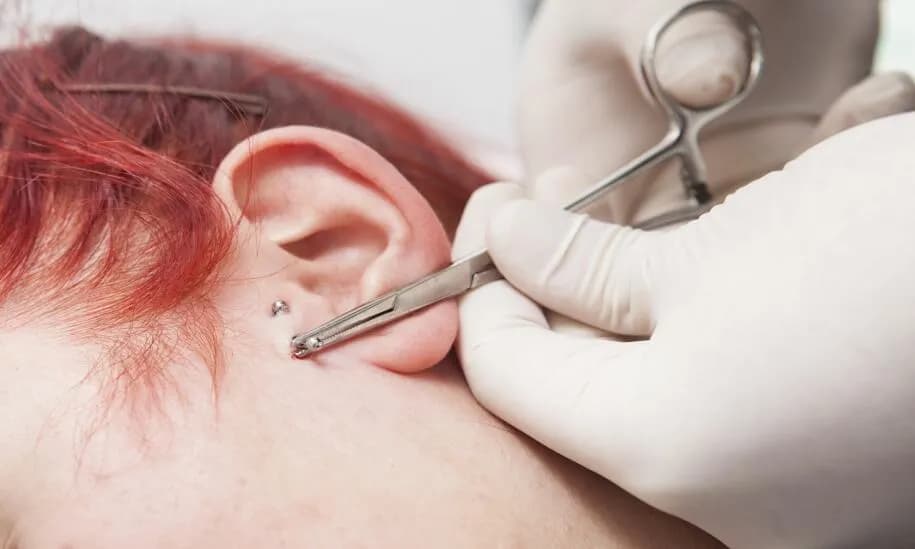 Czy piercing boli? Jak złagodzić ból i na co się przygotować przed zabiegiem