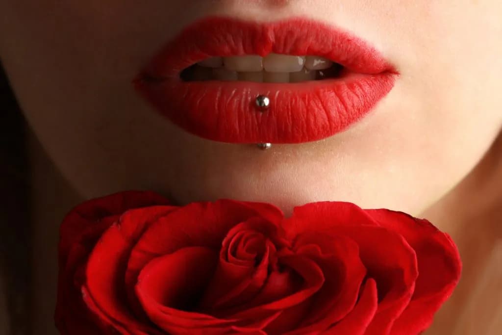 Z czego są kolczyki do piercingu? Bezpieczne materiały i te, których unikać