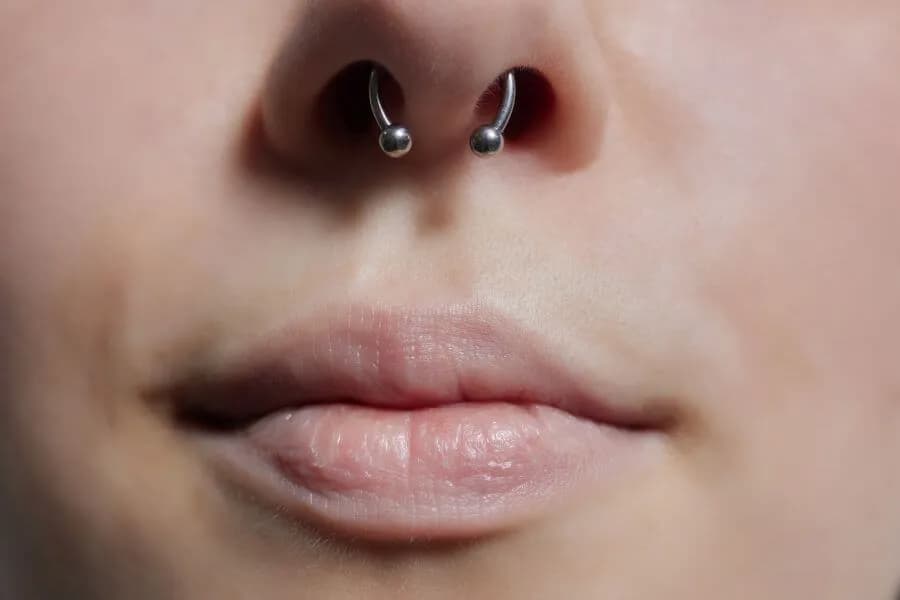 Jak wybrać odpowiednią igłę do piercingu, aby uniknąć błędów i bólu?