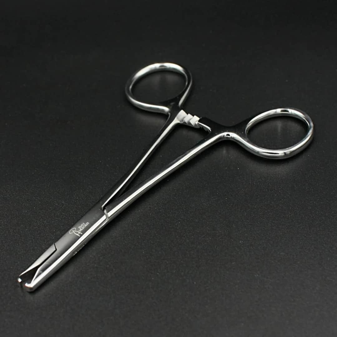 Gdzie kupić szczypce do piercingu? Najlepsze sklepy i porady wyboru