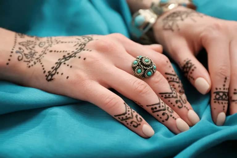 Gdzie kupić bezpieczną hennę do tatuaży? Sprawdzone sklepy i porady
