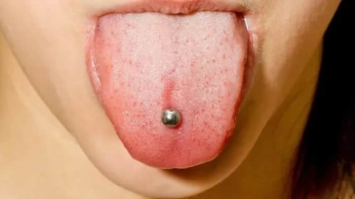 Snake eye piercing: dlaczego jest niebezpieczne i jak uniknąć powikłań