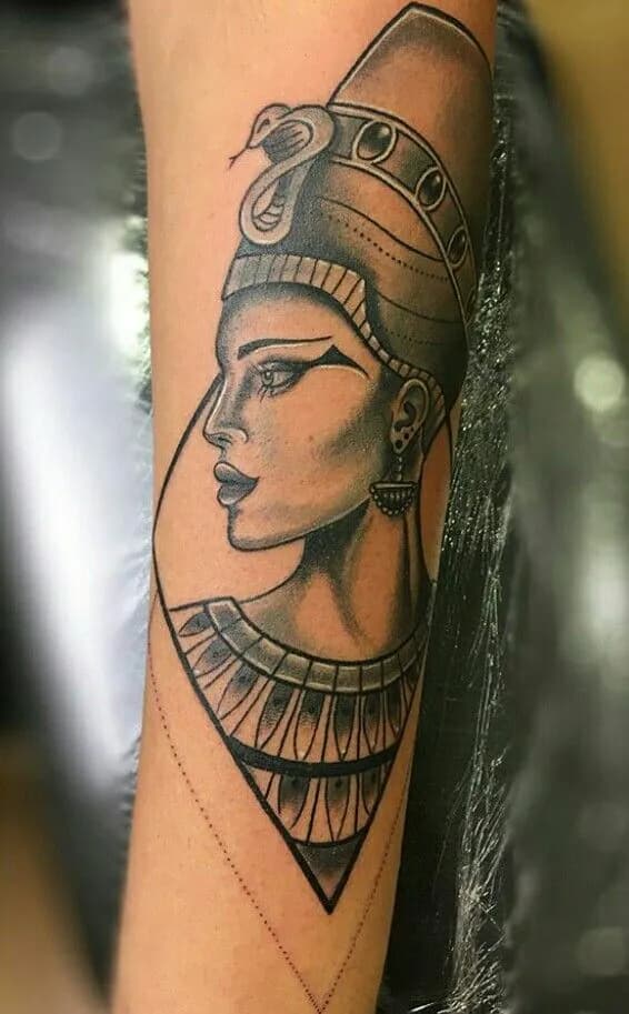 Znaczenie tatuażu Nefretete – symbolika, historia i współczesne inspiracje