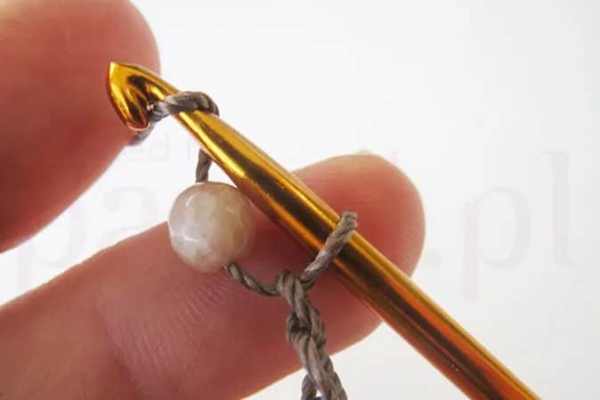 Jak zrobić naszyjnik na szydełku – prosty poradnik dla początkujących